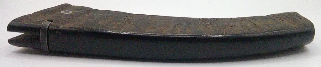 Curnichjolu D. Bouquet fermé, profil du manche en corne de chèvre curnichjolu-bouquet-2603-2-ferme-profil.webp
