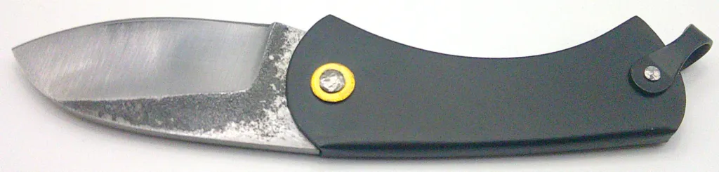 Couteau corse artisanal SKA Corsican Bulldog ouvert, vue arrière couteau-corse-artisanal-ska-corsican-bulldog-xc75-ouvert-arriere.webp