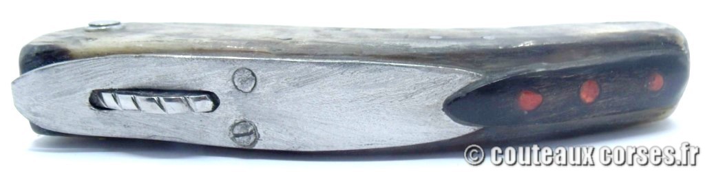 Couteau artisanal corse, A Vellutini 379 Cultella corsa cran arrêt lame carbone 3.0 mm et corne de bélier-4