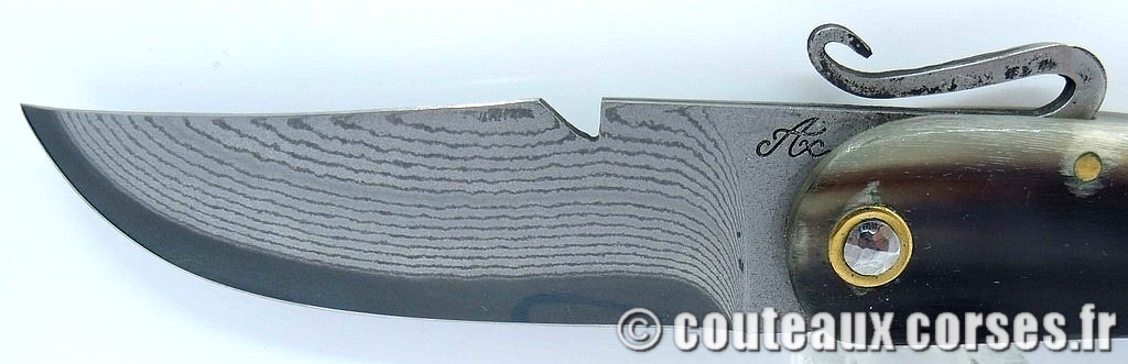 couteau corse artisanal piémontais corne bélier et acier carbone Couteau-corse-agostini-DFSPMV861-6.jpg