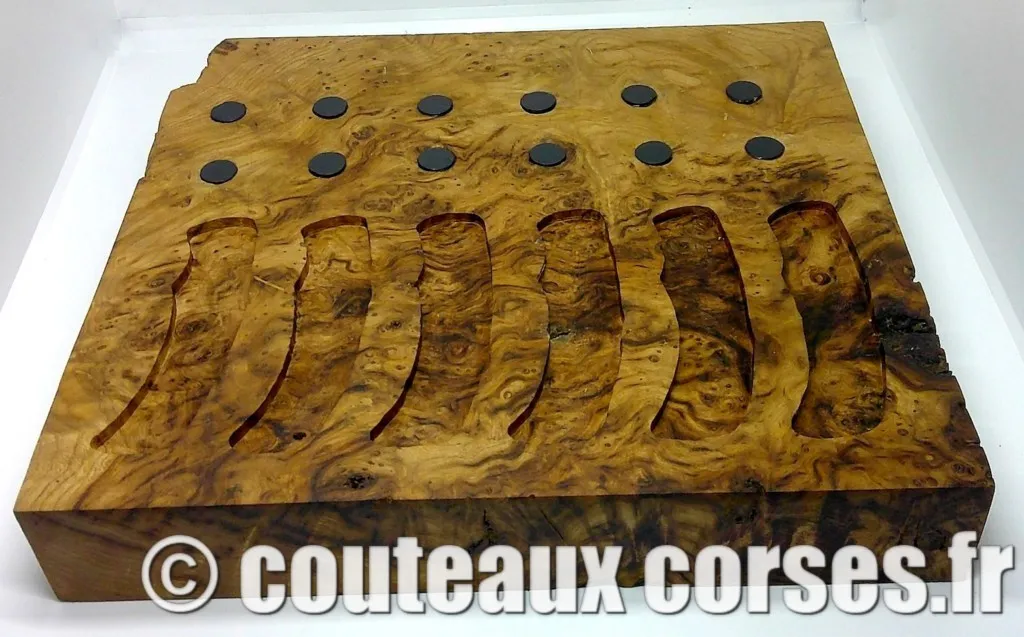 couteaux-corses-set-table-AT050225-1-16 couteaux-corses-set-table-AT050225-1-16
