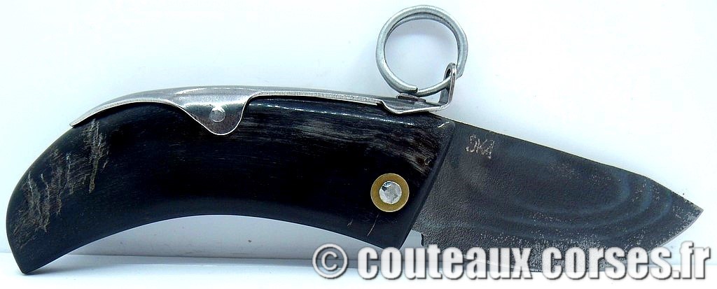Couteau corse à cran d'arrêt king size avec anneau acier carbone et corne de bouc incrustation tête de sanglier argent-6
