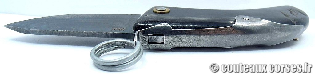 Couteau artisanal corse, A Vellutini 6 19cc Couteau corse à cran d'arrêt king size avec anneau acier carbone et corne de bouc incrustation tête de sanglier argent-5