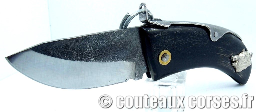 couteau corse artisanal corne bélier et acier carbone Couteau corse à cran d'arrêt king size avec anneau acier carbone et corne de bouc incrustation tête de sanglier argent-1