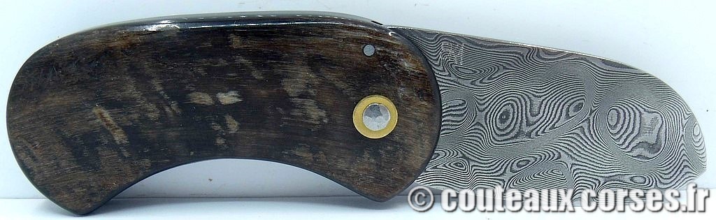 "Corsican Bulldog" acier carbone résine et pomme de pin 7 couteau-corse-corsican-bulldog_carbone-ska_MSDR843-6