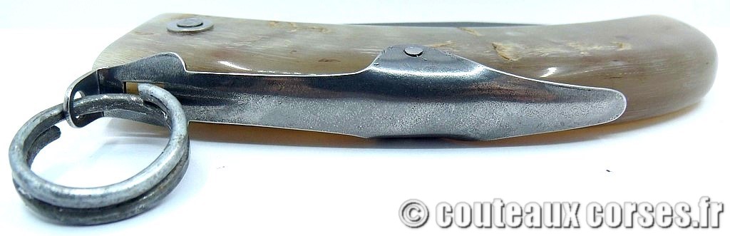 couteau corse artisanal piémontais corne bélier et acier carbone couteau-corse-cran-d-arret-anneau-ska-PHNR5137-corne-1-7