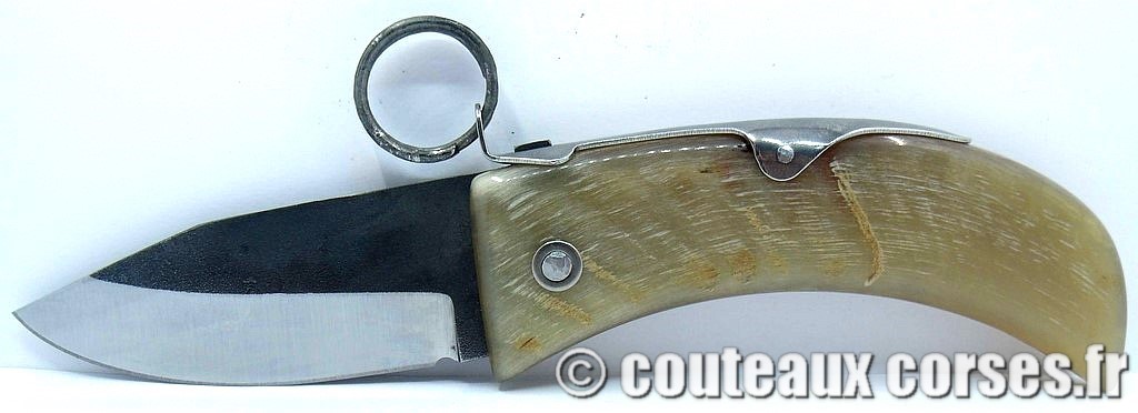 couteau corse artisanal piémontais corne bélier et acier carbone couteau-corse-cran-d-arret-anneau-ska-PHNR5137-corne-1-3