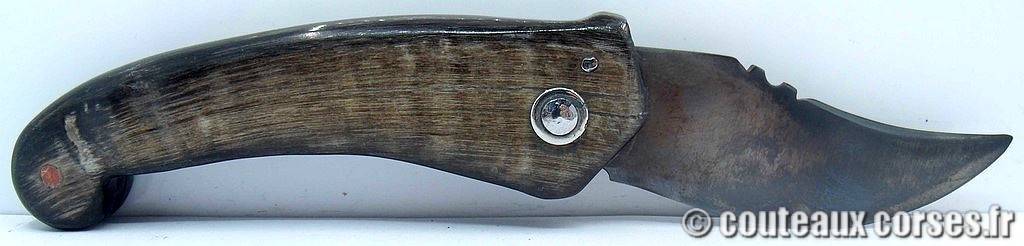 Couteau artisanal corse, A Vellutini cb2 couteaux-corses-vellutini-AVKJSD9516