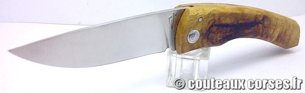 Curnicciolu lame acier 14c28 et manche corne de bélier UIFEA222 Curnicciolu lame acier 14c28 et loupe de châtaignier UIFEA222