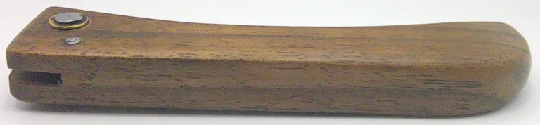 Curnichjiolu Padovani fermé, vue arrière du manche en noyer. couteau-corse-padovani-curnichjiolu-noyer-xc75-ferme-arriere.webp