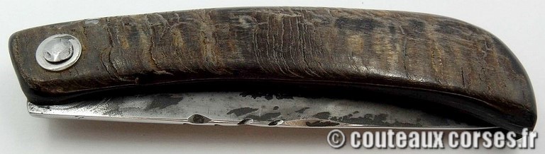 Curnicciolu acier carbone et corne de chèvre