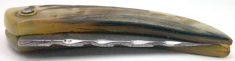 Curnichjolu Manu Padovani fermé avec manche courbe en corne de bélier couteau-corse-padovani-curnichjolu-ferme-04.webp