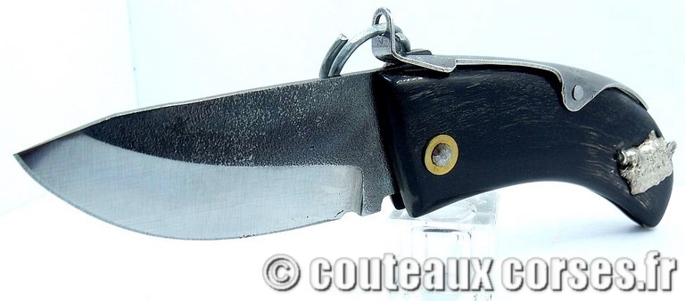 ​Couteau corse à cran d'arrêt king size avec anneau acier carbone et corne de bouc incrustation tête de sanglier argent-1