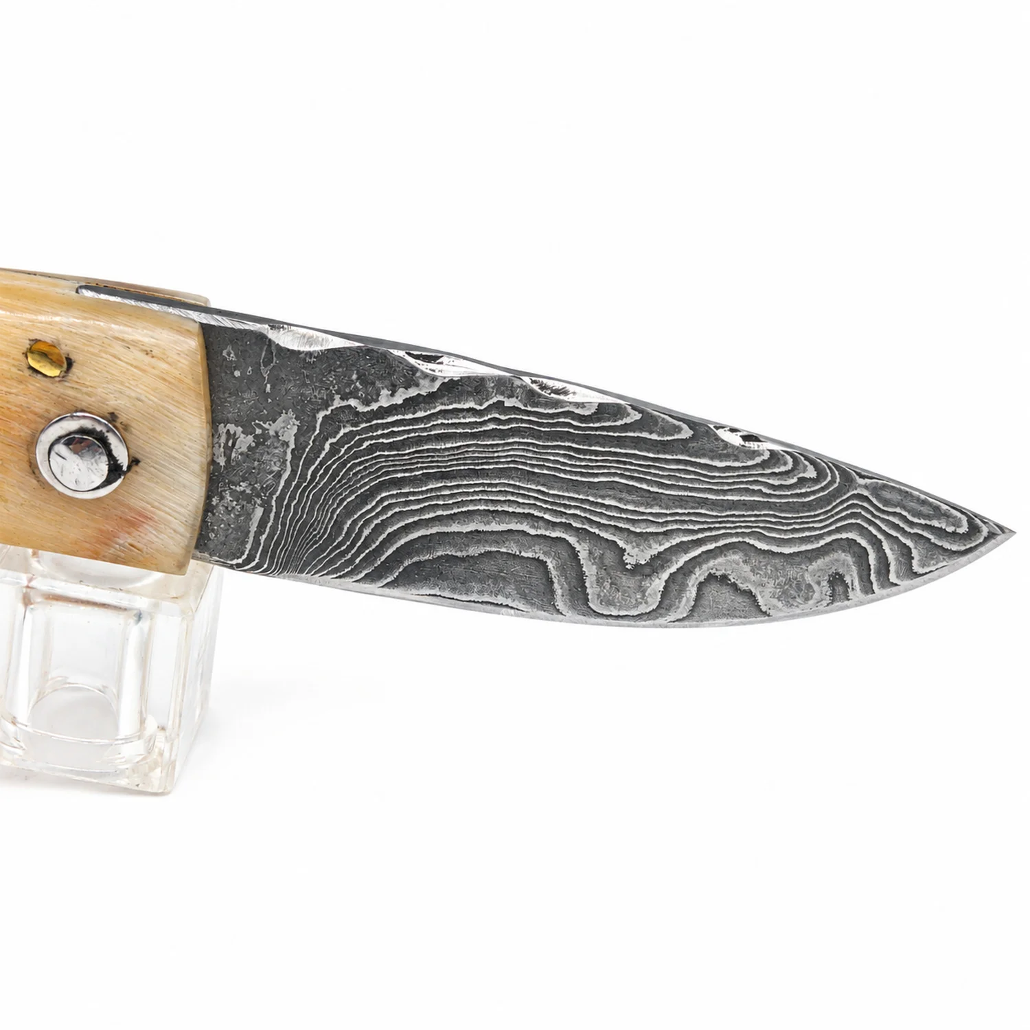 Handcrafted Corsican knife by Manu Padovani – Damascus and translucent horn, 86 mm