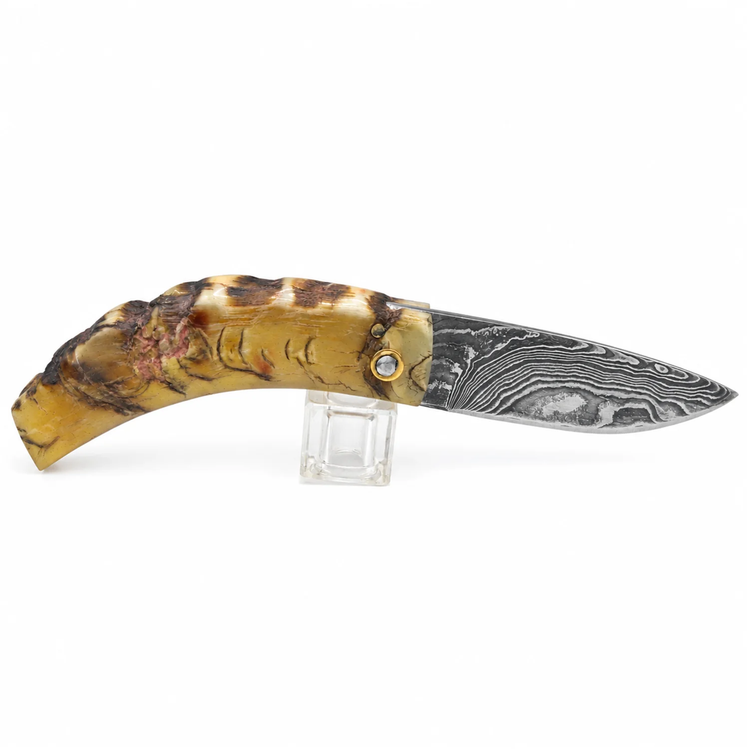 Handcrafted Corsican knife by Manu Padovani – Damascus and raw tricolour horn